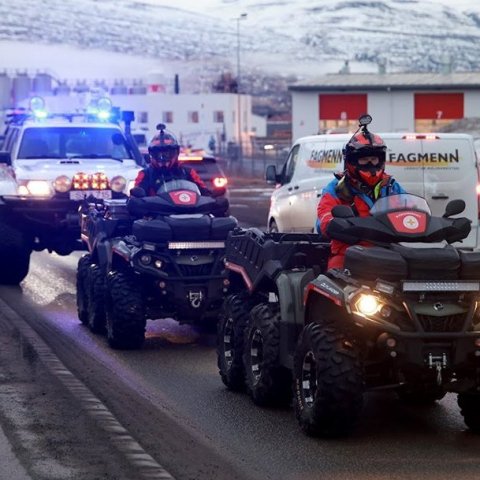 112 dagurinn - hópakstur um Akureyri með forgangsljós kveikt. Mynd: Hilmar Friðjónsson