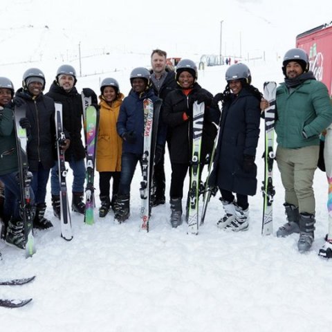 Glaðbeittur hópur áður en fjörið hófst. Frá vinstri: Kristín Erla Guðmundsdóttir, Dagur Benediktsson, Benrina Demoh Kanu frá Sierra Leone, Chadwick Bironga Henry frá Kenya, Saúl Patricio Pacheco Reyes frá El Salvador, Martha Nakapipi frá Namibíu, Isaac P.